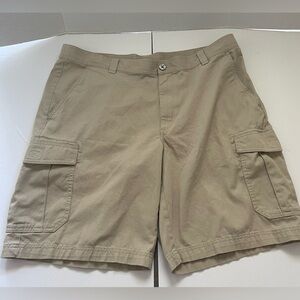 Columbia mens cargo style shorts size 42